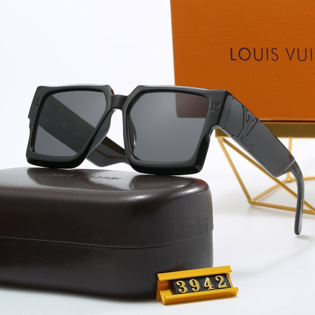 Fashionable square frame sunglasses