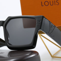 Fashionable square frame sunglasses