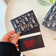 Fashionable leather card holder