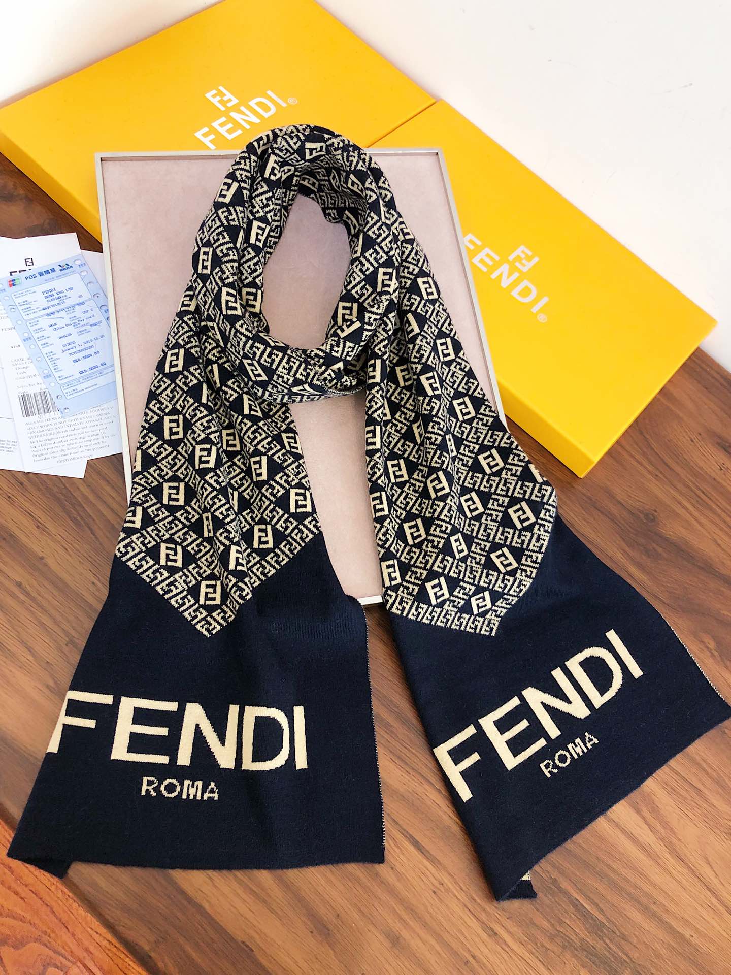 F100% cashmere scarf