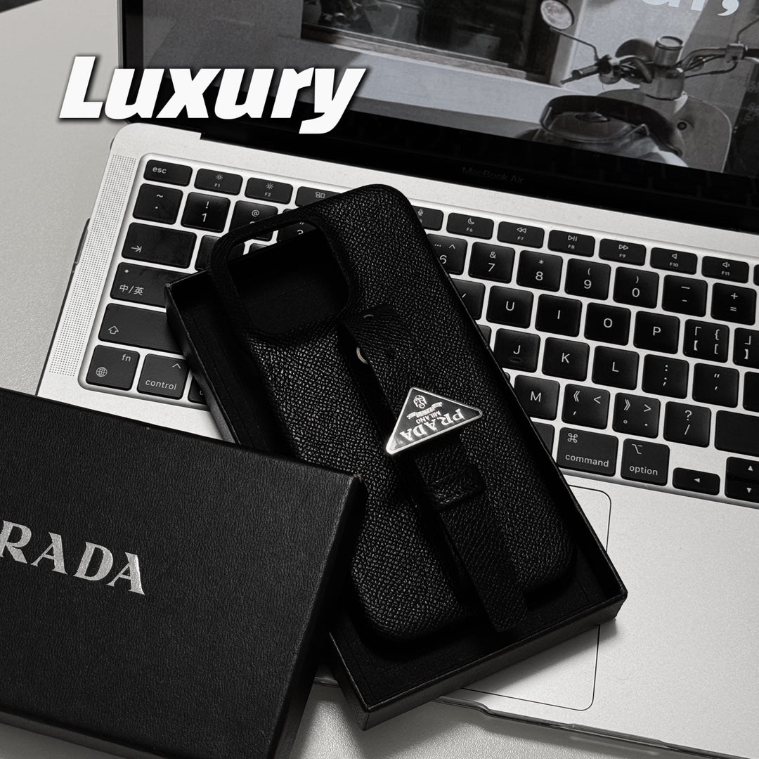 Luxury leather wristband case