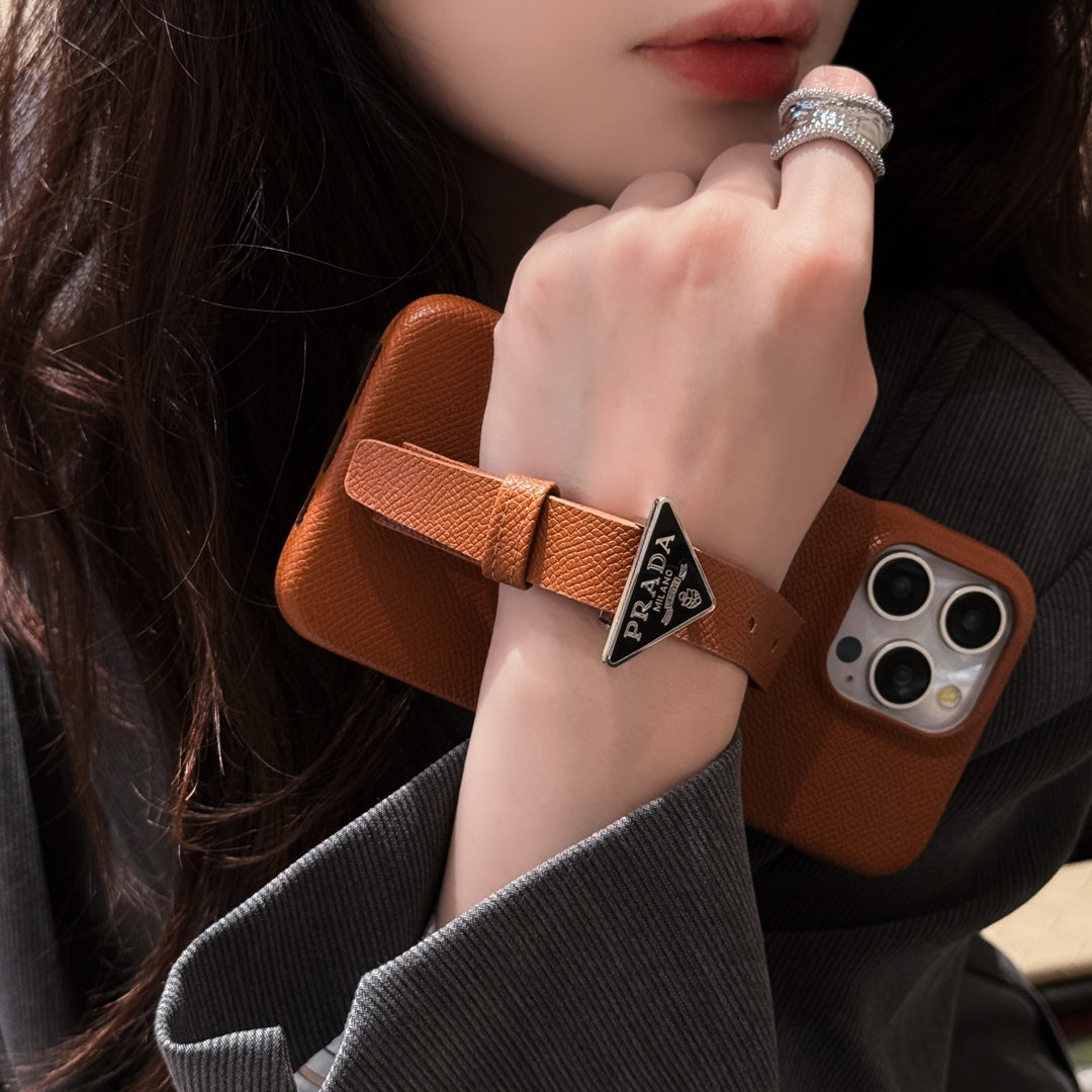 Luxury leather wristband case