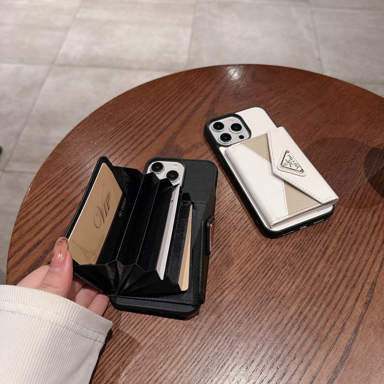 Color matching leather card case